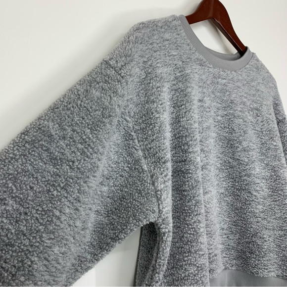 LEVI'S Gray Bucle Teddy Crew Neck Sweatshirt With Contrast Hem Size Small - Picture 3 of 16
